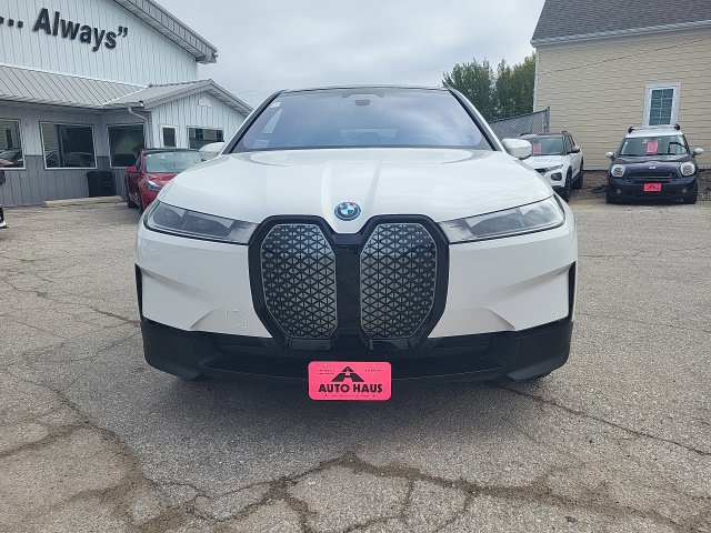 Used 2024 BMW iX xDrive50 w/ Premium Package AWD/4WD image 34