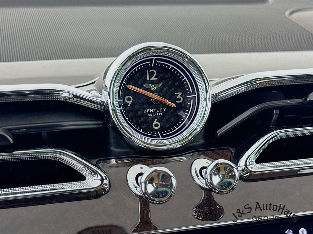 Used 2021 Bentley Bentayga AWD/4WD image 44