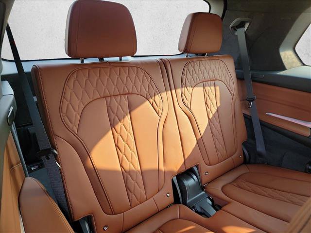 Used 2025 BMW X7 M60i AWD/4WD image 17