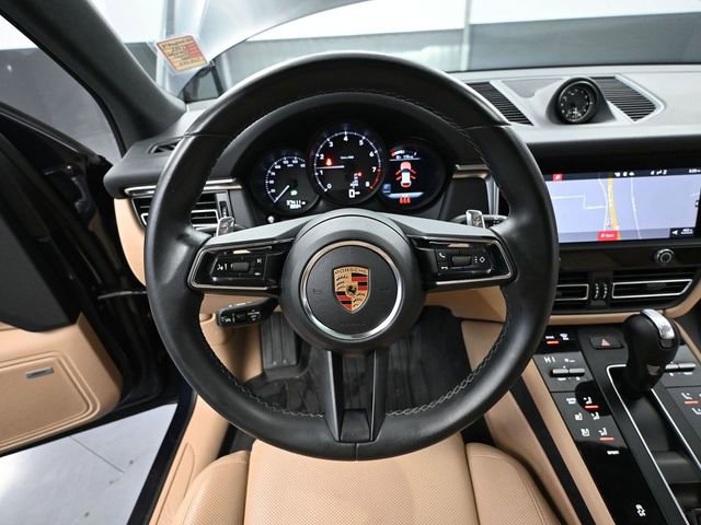 Used 2022 Porsche Macan Base image 30