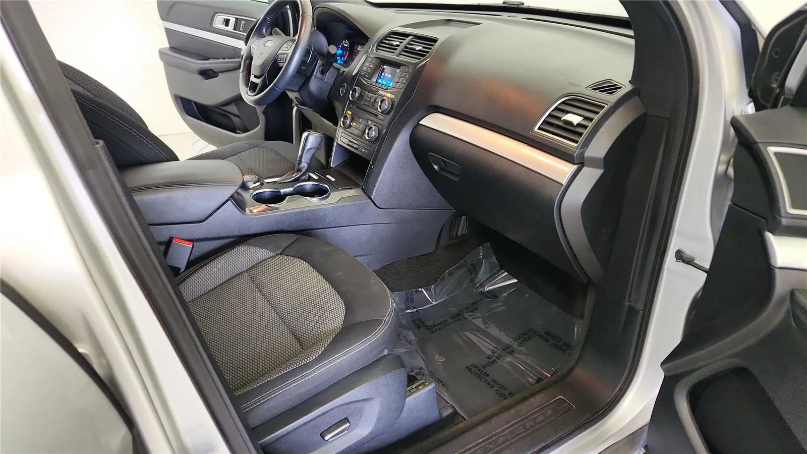 Used 2017 Ford Explorer XLT w/ Class II Trailer Tow Package image 36