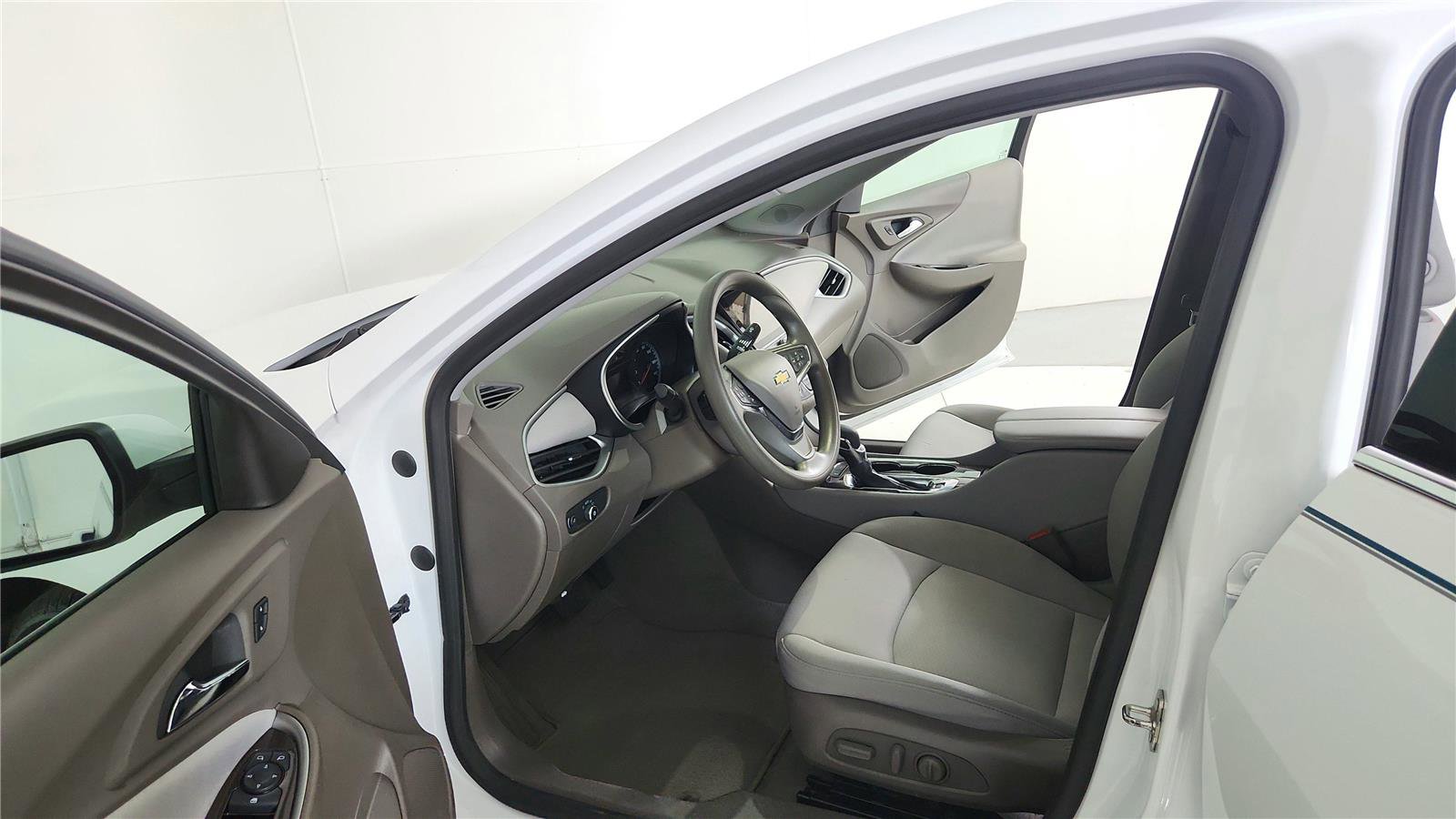 Used 2024 Chevrolet Malibu LT FWD image 9