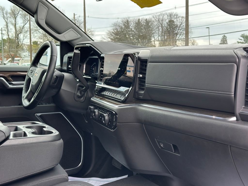 Used 2025 Chevrolet Silverado 1500 LT AWD/4WD image 18