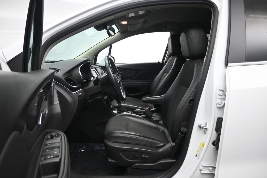 Used 2022 Buick Encore Preferred w/ Safety Package AWD/4WD image 24