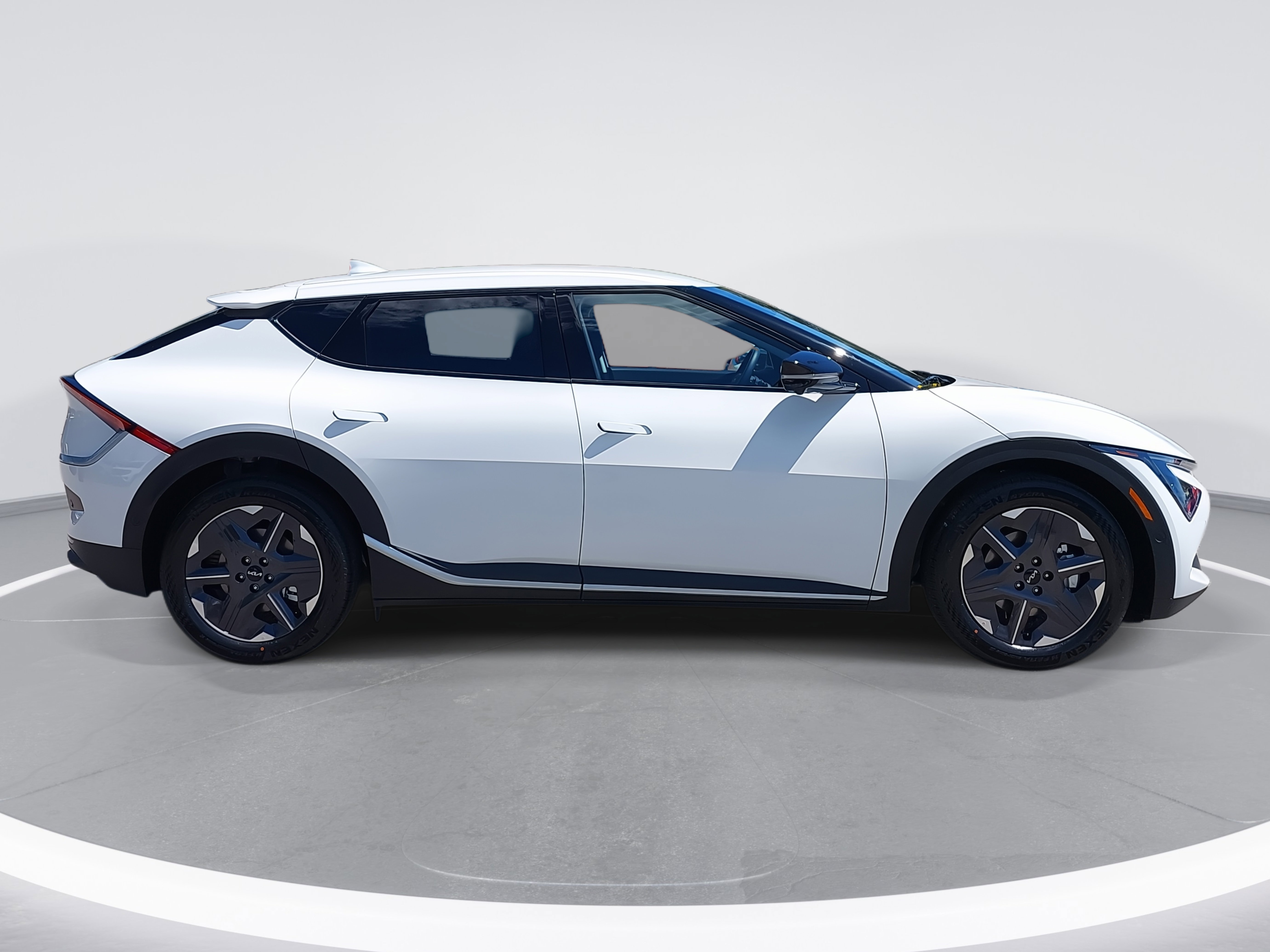 New 2025 Kia EV6 Light w/ Light LR Technology Package image 4