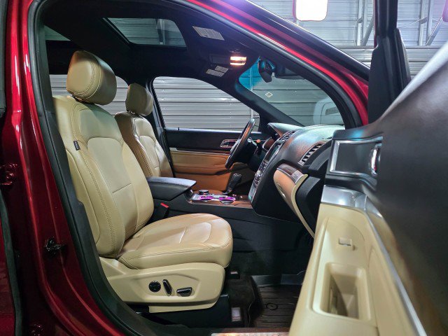 Used 2017 Ford Explorer Limited w/ Equipment Group 301A AWD/4WD image 15