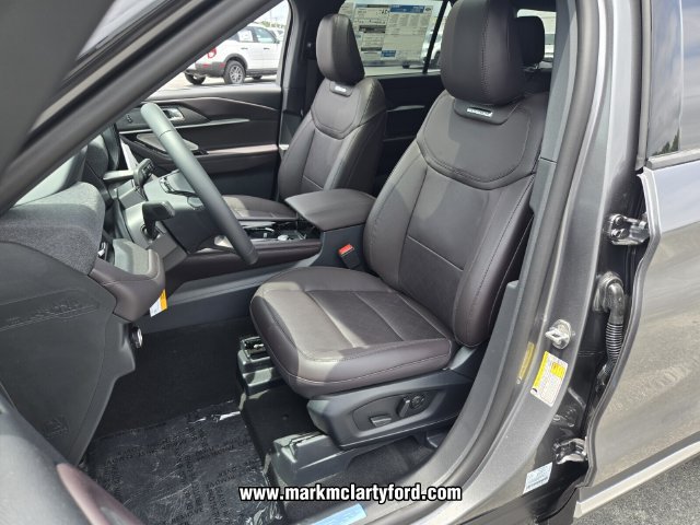 New 2026 Ford Explorer Platinum RWD image 5