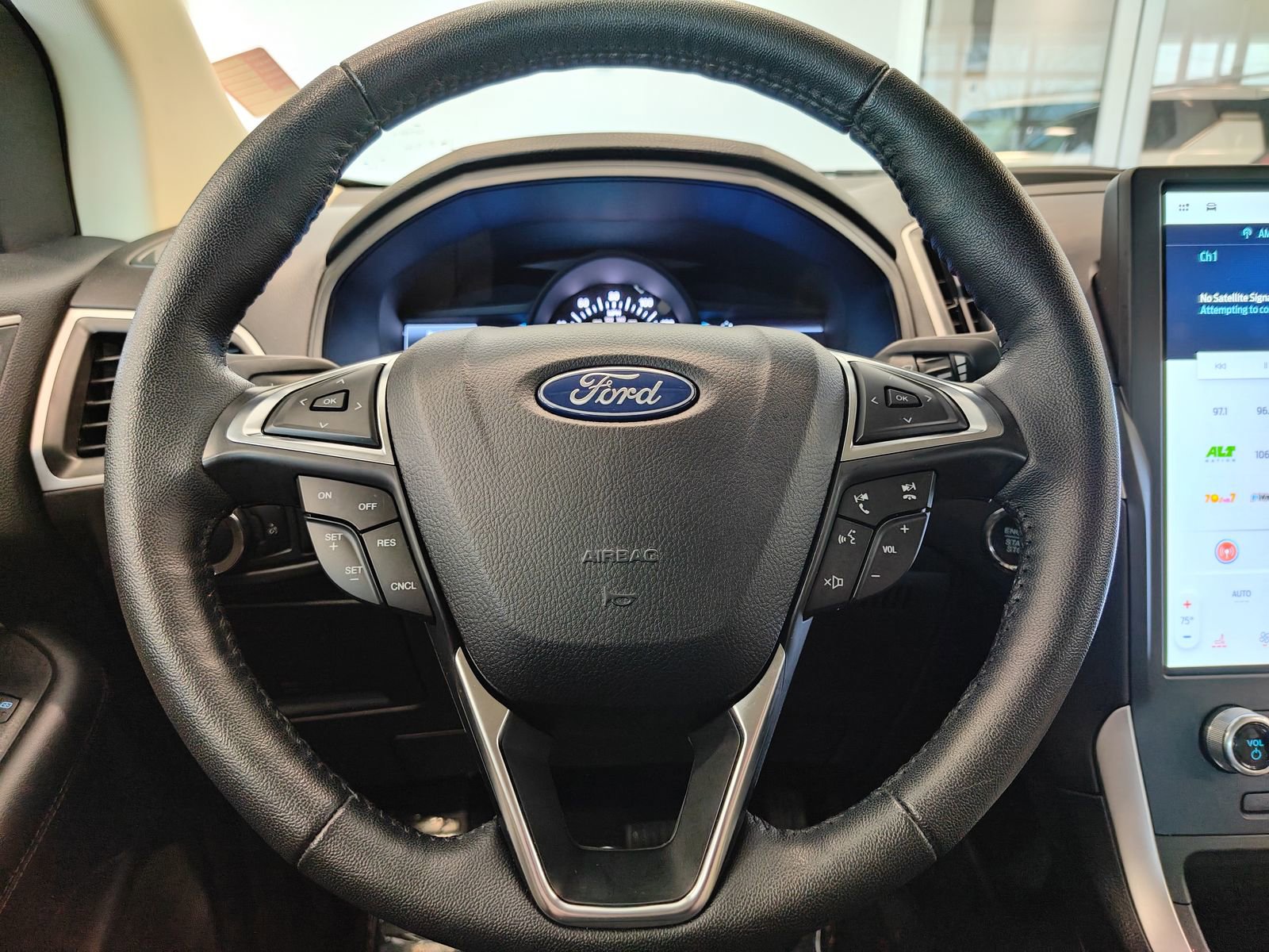 Used 2024 Ford Edge SEL image 13