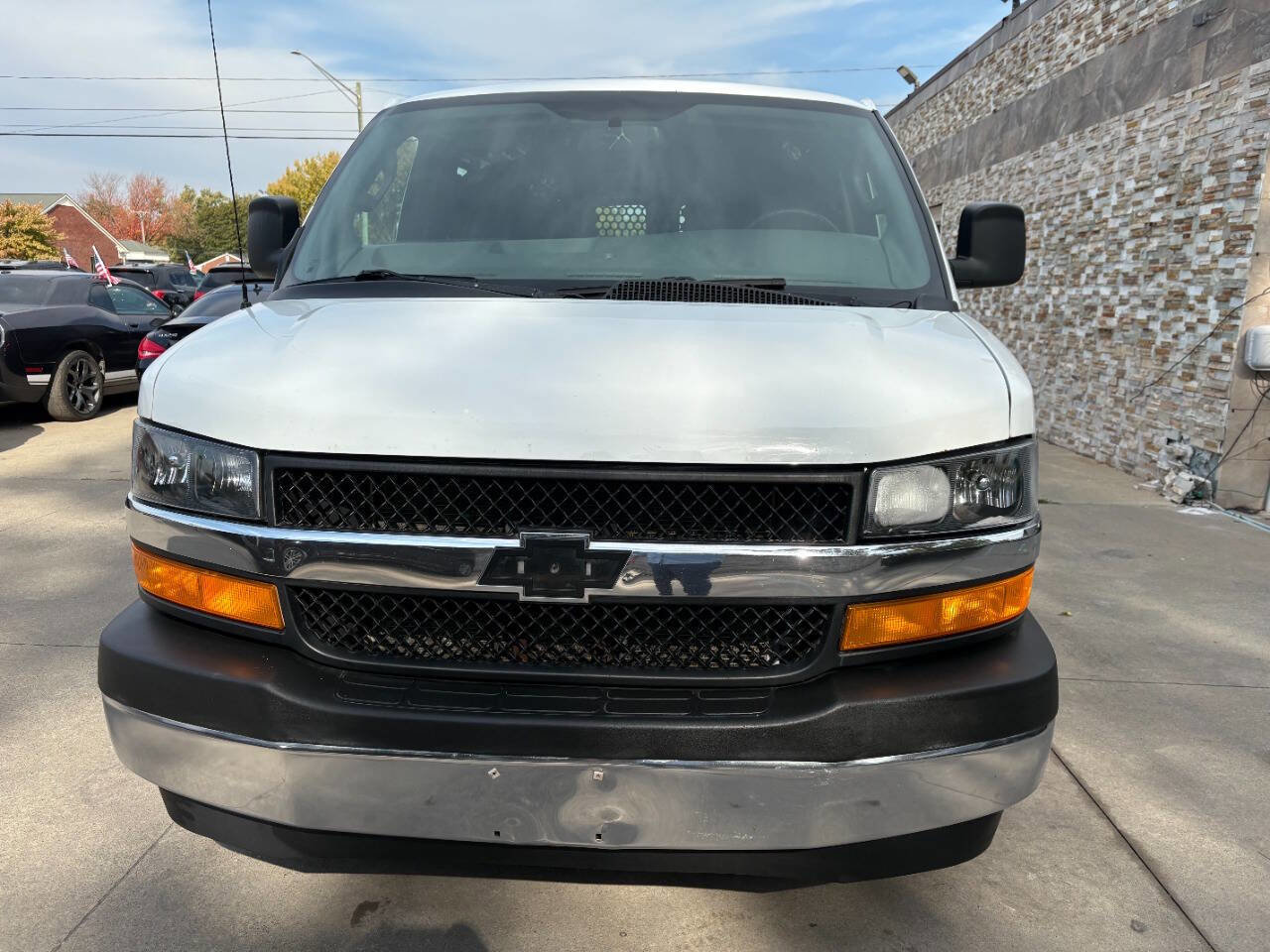 Used 2018 Chevrolet Express 2500 w/ Driver Convenience Package image 4