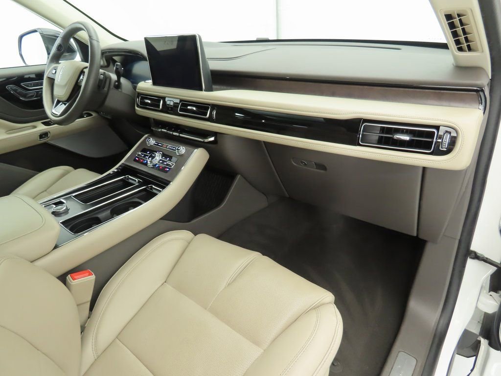 Used 2023 Lincoln Aviator Reserve w/ Equipment Group 201A image 16