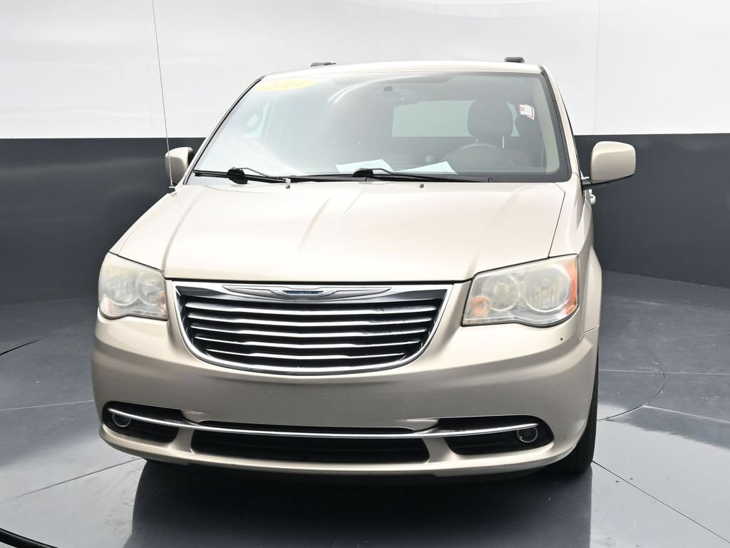 Used 2014 Chrysler Town & Country Touring FWD image 2