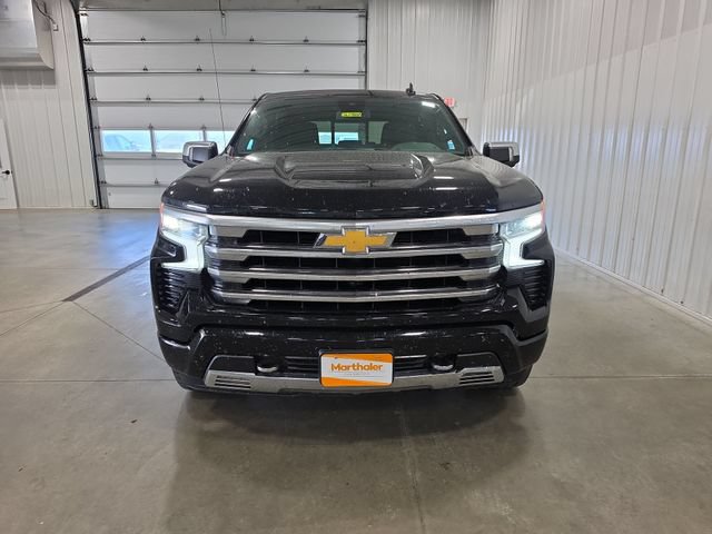 Used 2024 Chevrolet Silverado 1500 High Country w/ High Country Premium Package AWD/4WD image 3