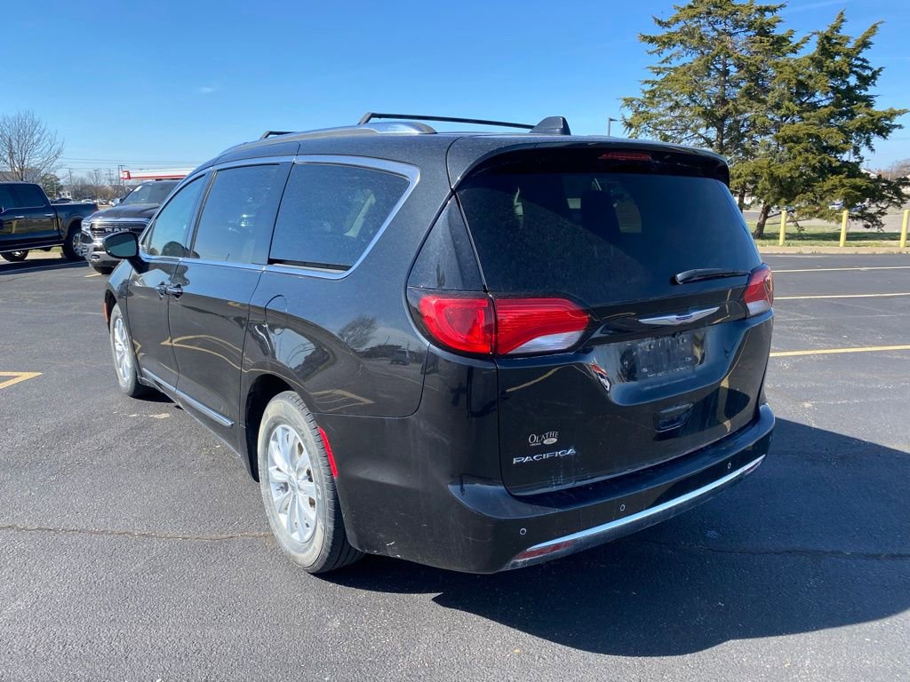 Used 2019 Chrysler Pacifica Touring-L image 6