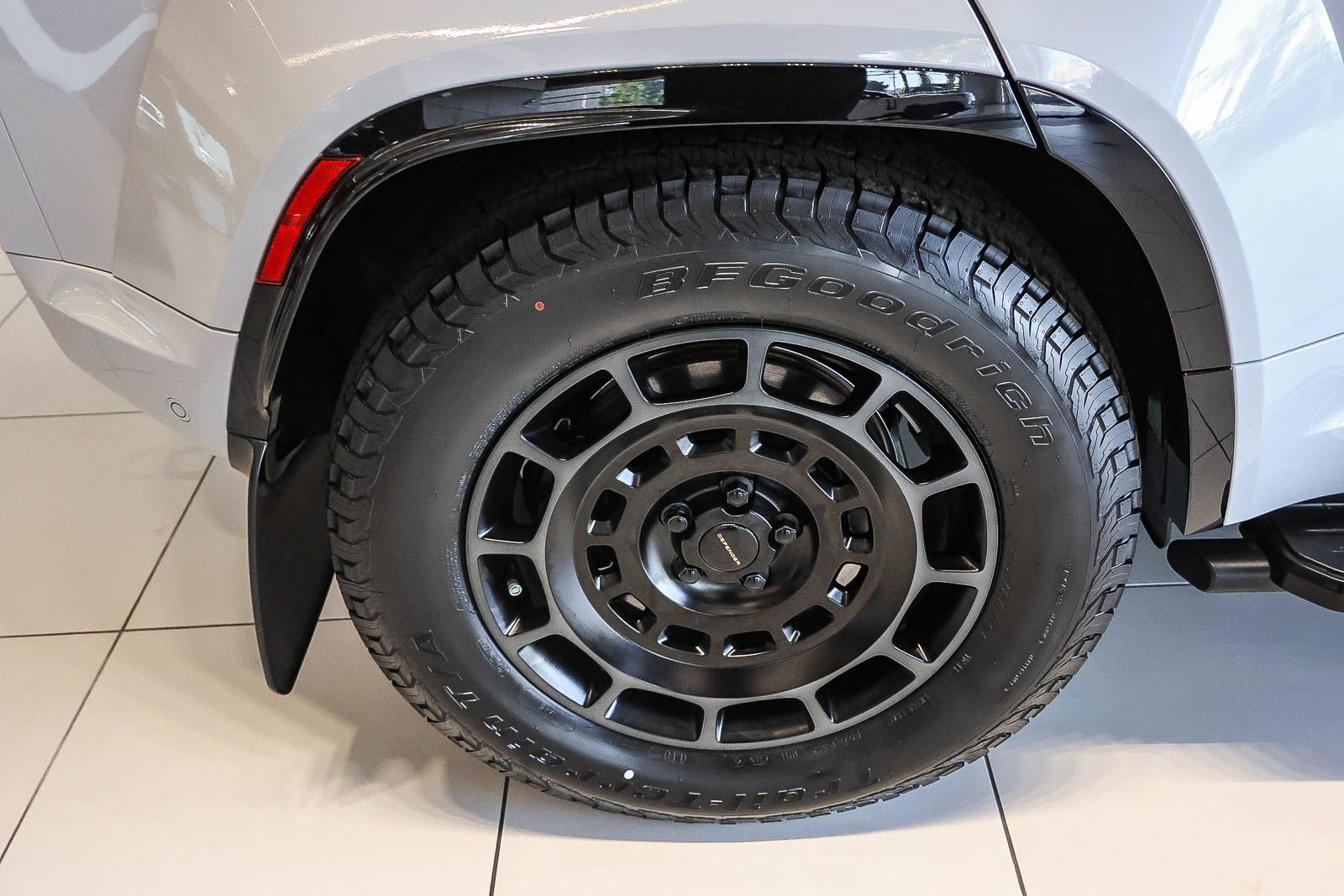 New 2026 Land Rover Defender 110 AWD/4WD image 13