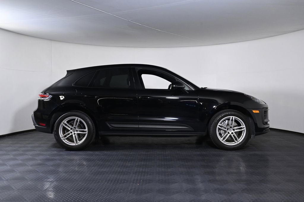 Certified 2024 Porsche Macan AWD/4WD image 8