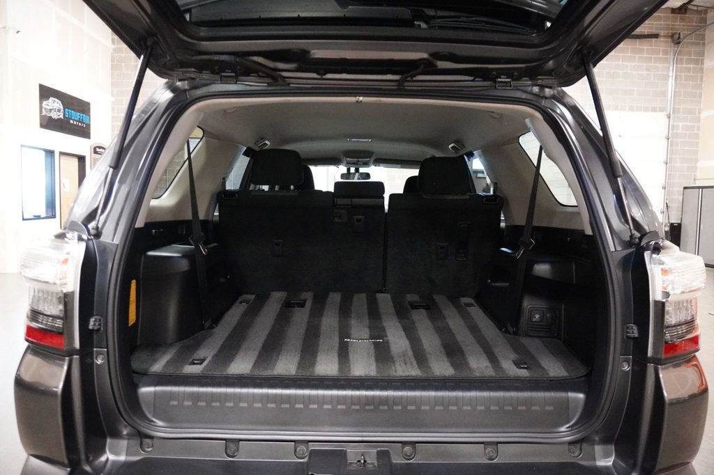 Used 2018 Toyota 4Runner SR5 AWD/4WD image 13