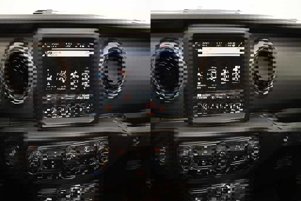 Used 2023 Jeep Wrangler Unlimited w/ Sun & Screen Package image 22