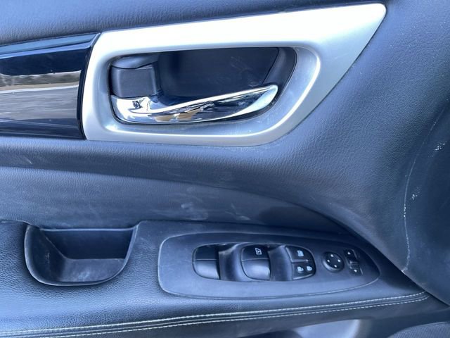 Used 2018 Nissan Pathfinder S image 23