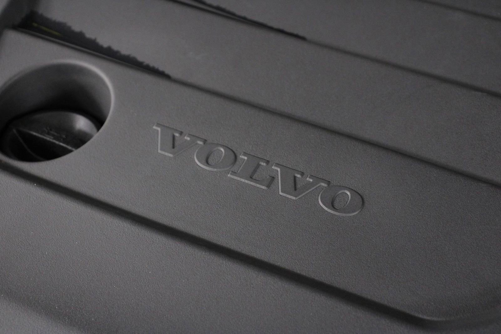 Used 2025 Volvo XC40 B5 Plus image 25