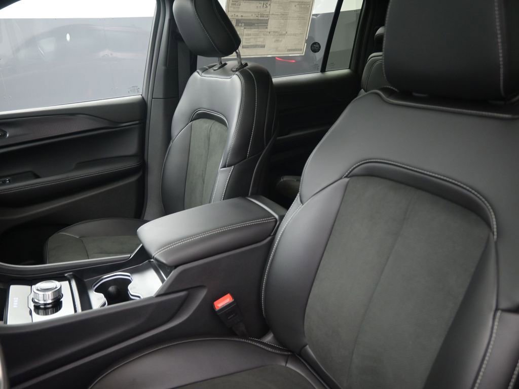 New 2025 Jeep Grand Cherokee L Altitude image 31