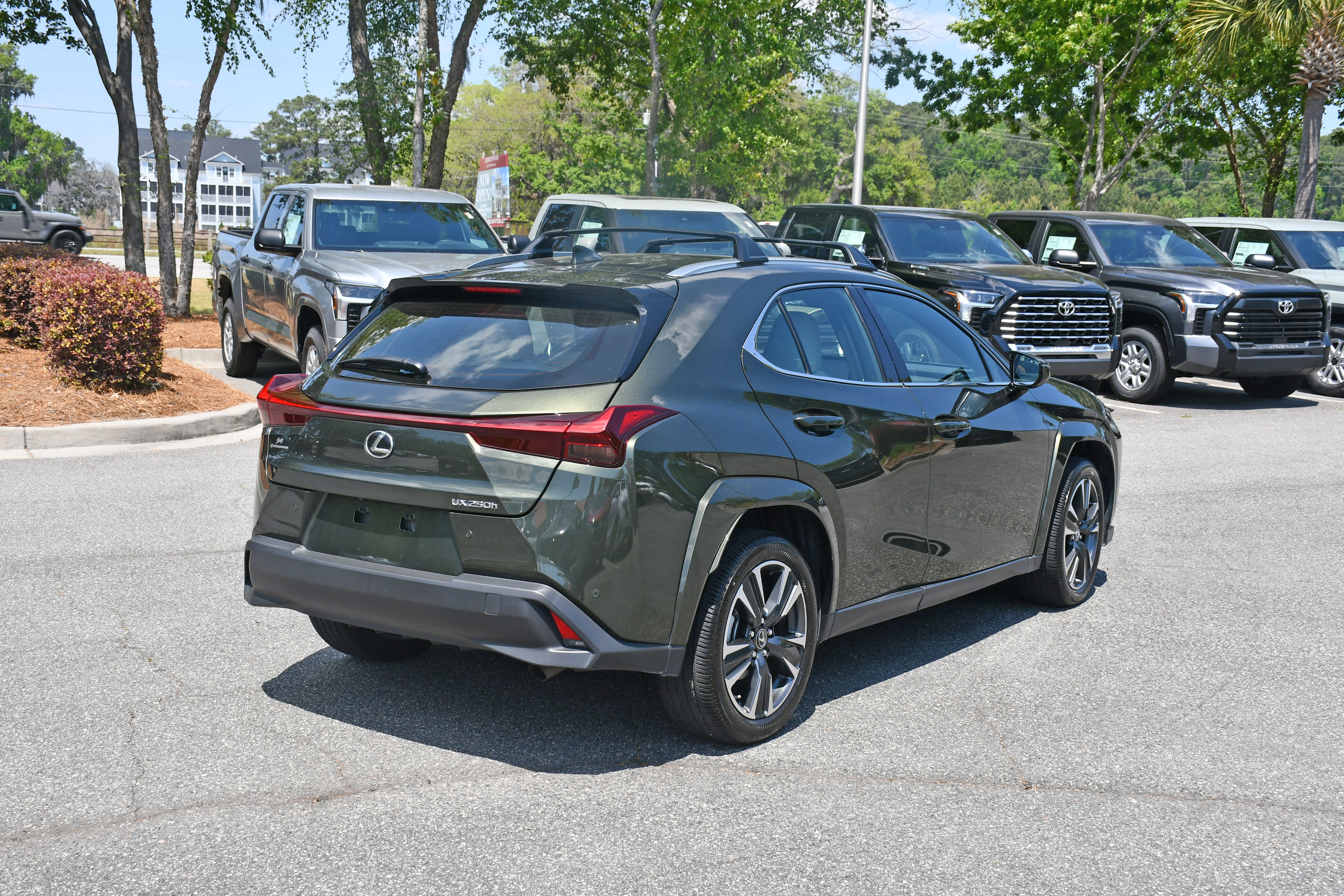 Used 2023 Lexus UX 250h FWD w/ Accessory Package (Z2) image 4