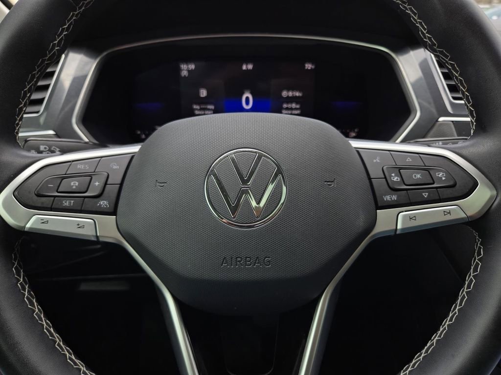 Used 2022 Volkswagen Tiguan SE w/ Panoramic Sunroof Package FWD image 25