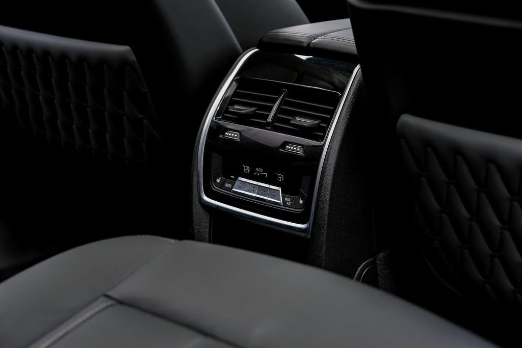 Used 2024 BMW ALPINA XB7 image 33