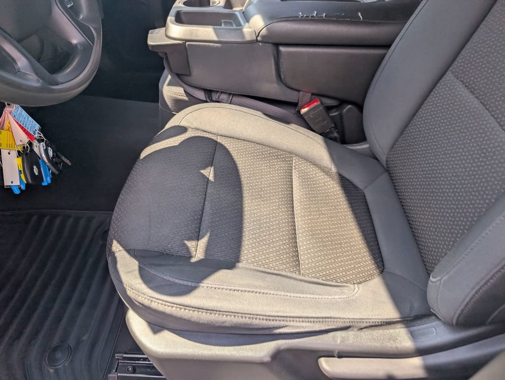 Used 2019 Chevrolet Silverado 1500 Custom w/ Custom Convenience Package AWD/4WD image 17