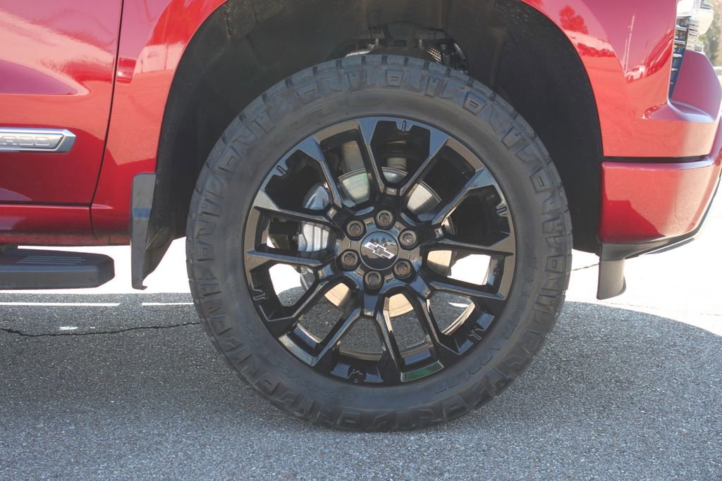 Used 2023 Chevrolet Silverado 1500 High Country w/ Technology Package image 4