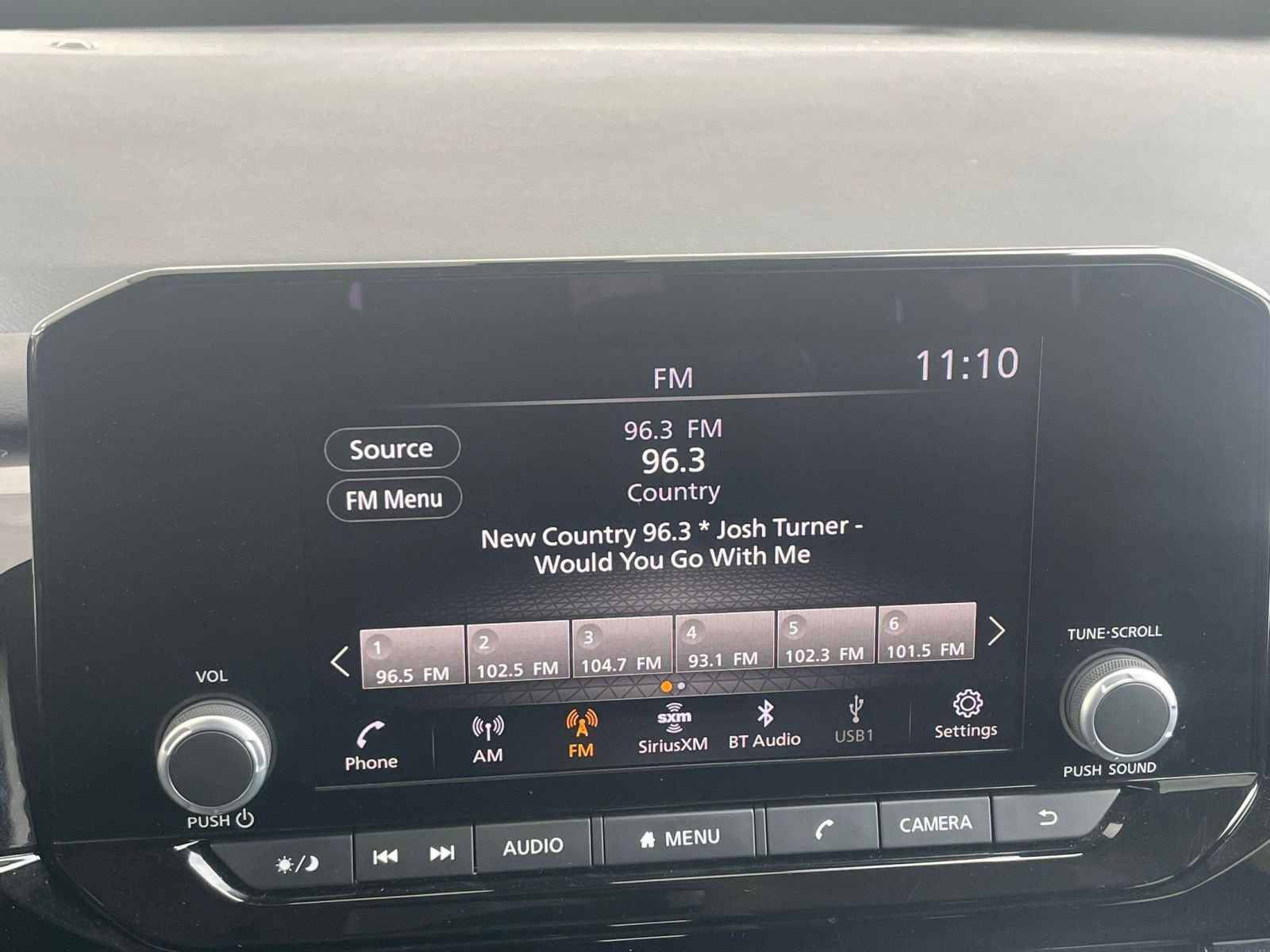 Used 2025 Nissan Pathfinder SV image 21