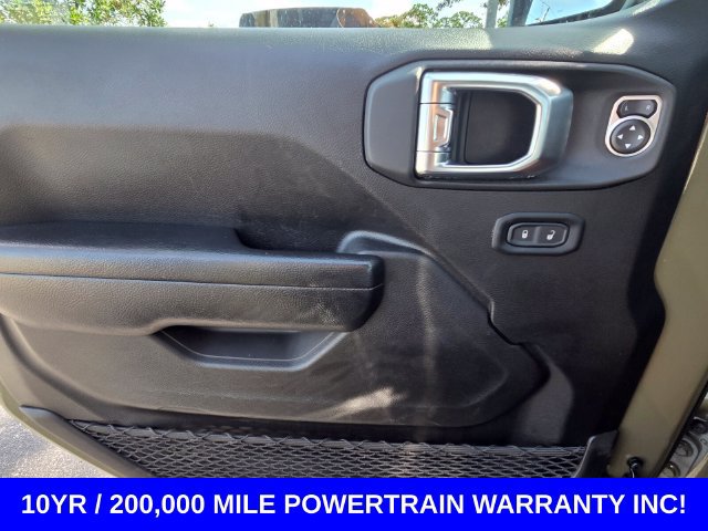 Used 2025 Jeep Wrangler Unlimited Rubicon AWD/4WD image 29