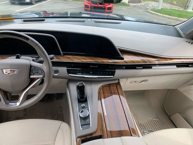 Used 2024 Cadillac Escalade ESV Sport Platinum w/ LPO, ONYX Package image 11