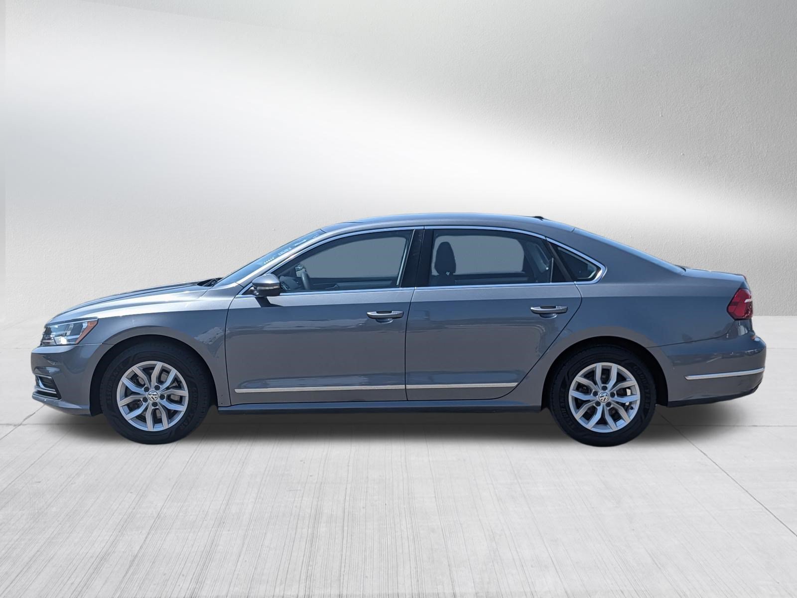 Used 2016 Volkswagen Passat 1.8T R-Line FWD image 4