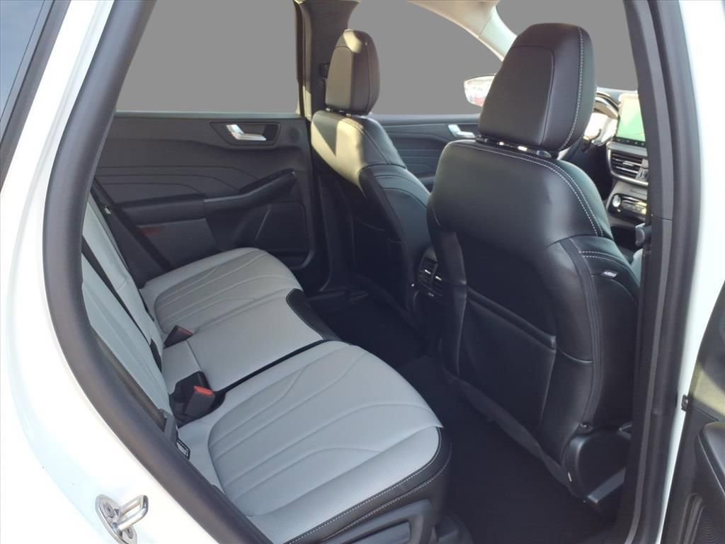 New 2026 Ford Escape SE w/ PHEV Premium Package FWD image 11