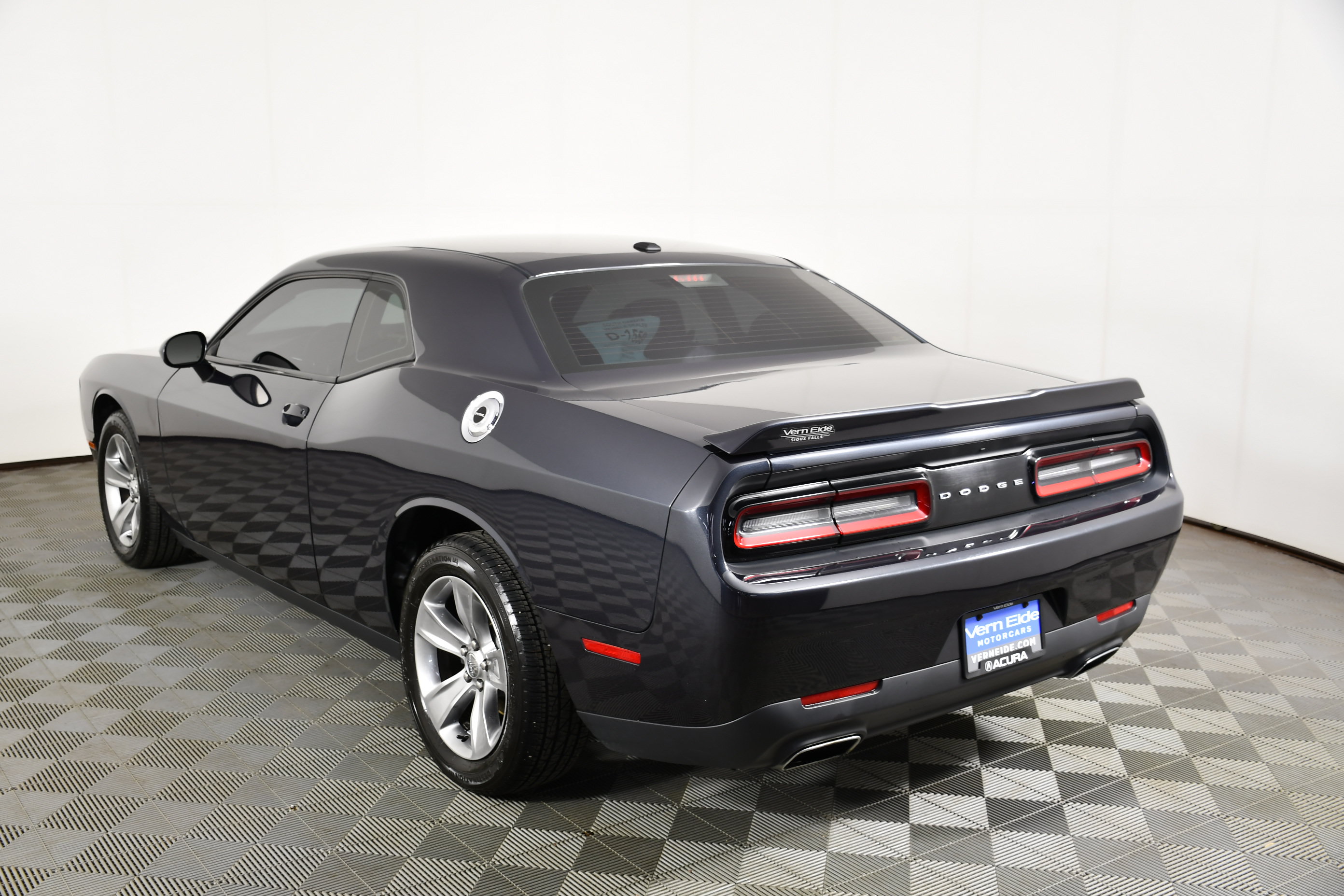 Used 2016 Dodge Challenger SXT RWD image 5