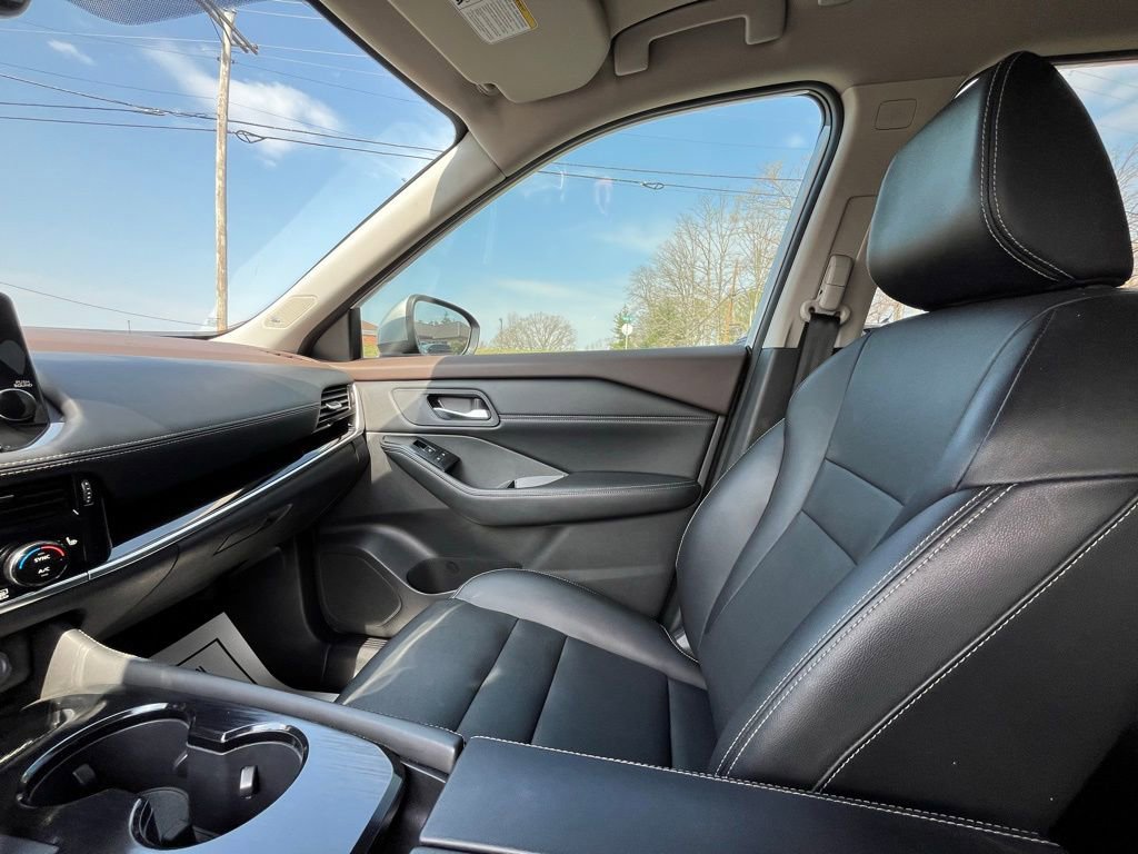 Used 2022 Nissan Rogue SL w/ SL Premium Package image 18