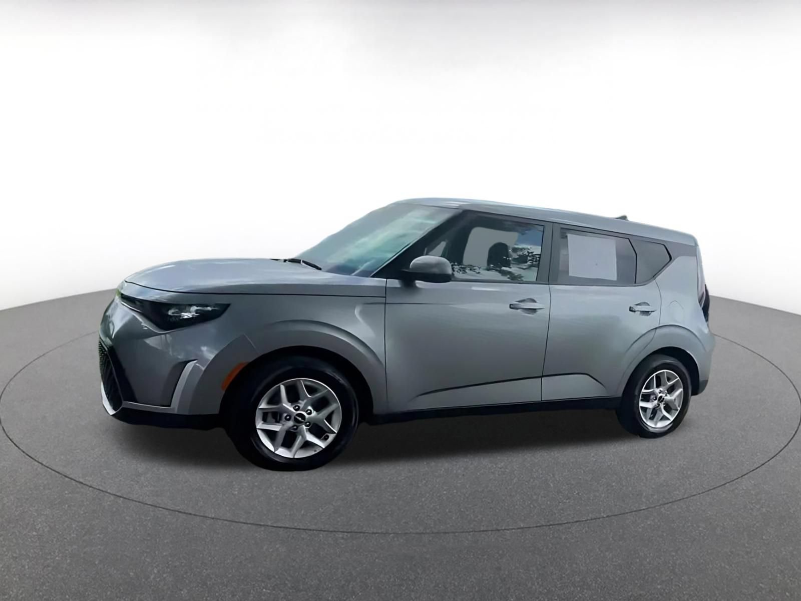 Used 2025 Kia Soul LX w/ LX Technology Package FWD image 7