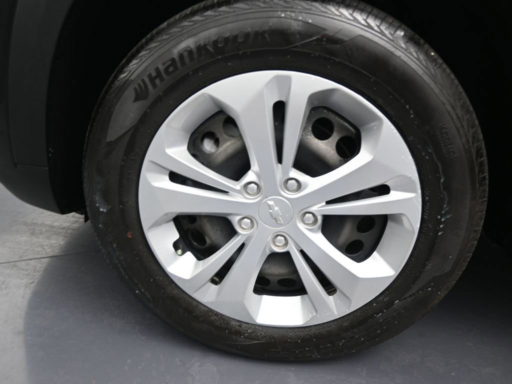 Used 2025 Chevrolet Trax LS image 12