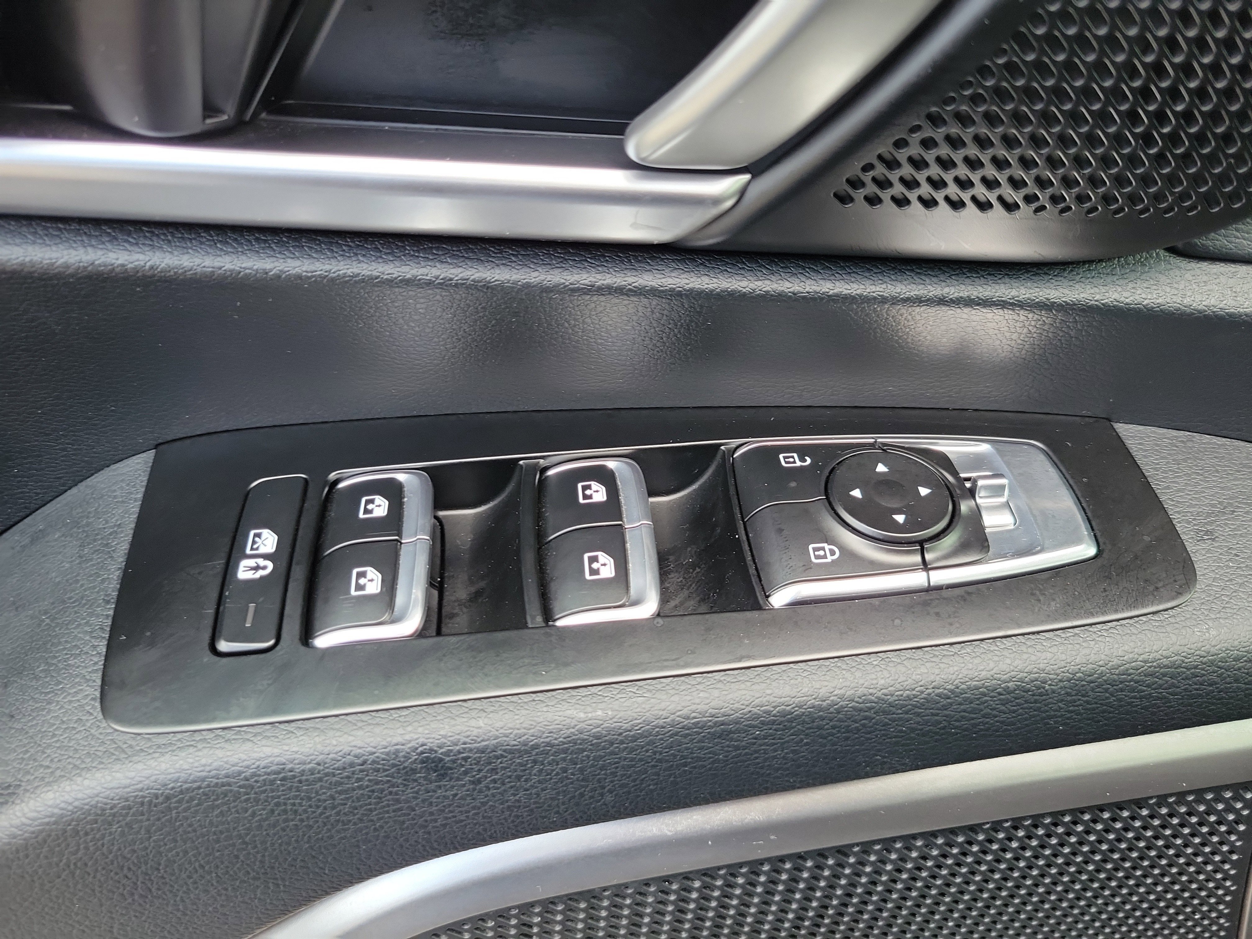 Used 2025 Kia Telluride S FWD image 29