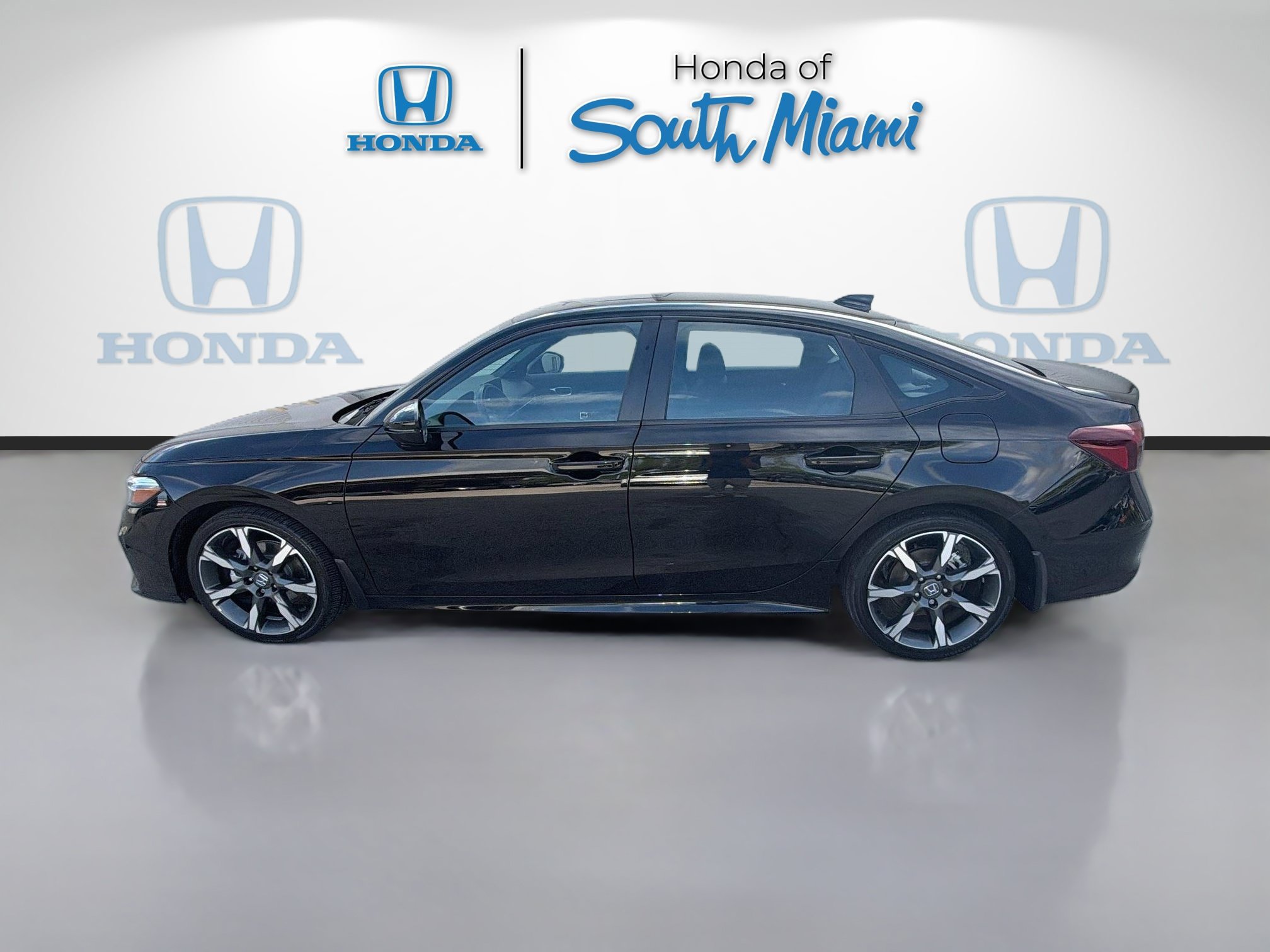 Used 2025 Honda Civic Sport image 4