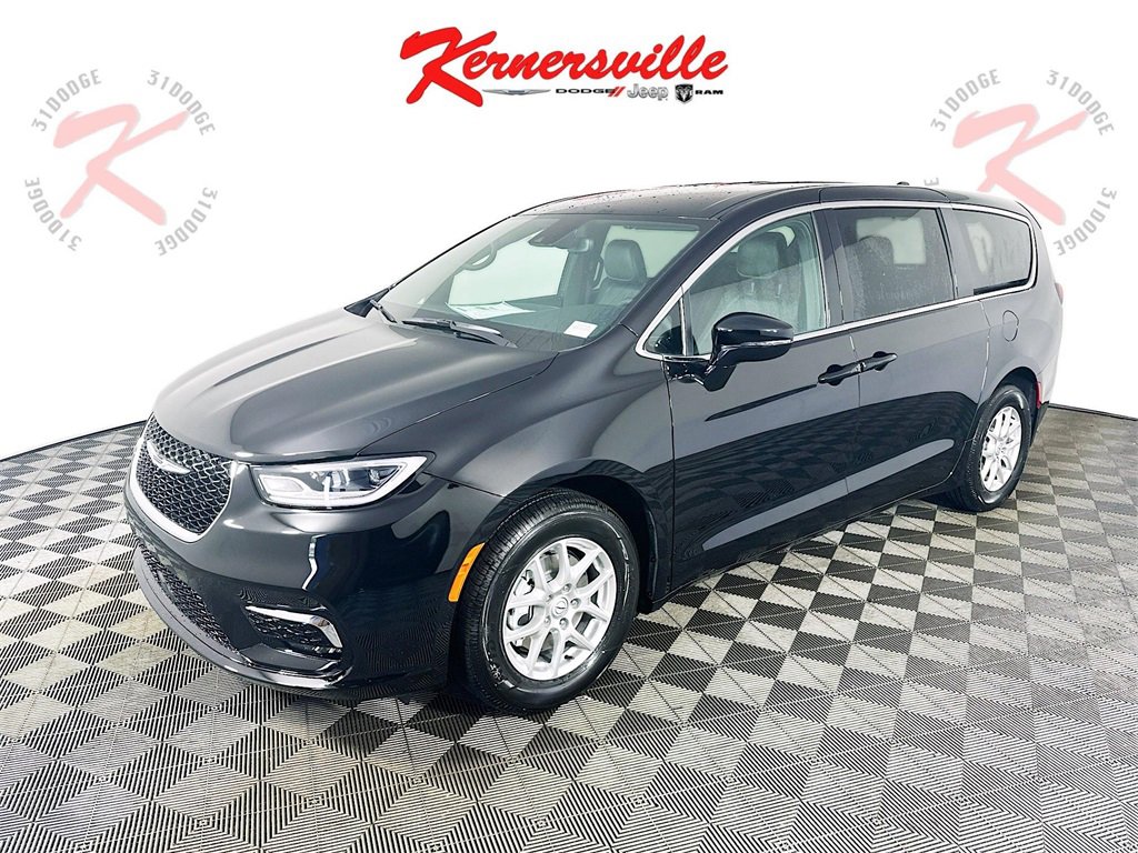 New 2026 Chrysler Pacifica Select image 3