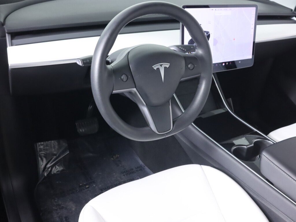 Used 2020 Tesla Model Y Long Range image 9