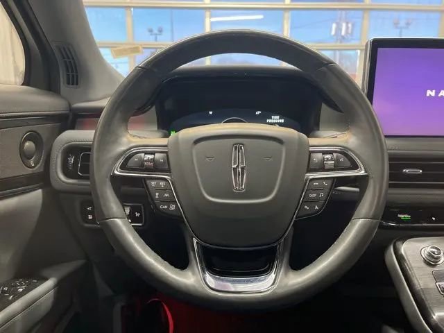 Used 2022 Lincoln Nautilus Reserve image 23