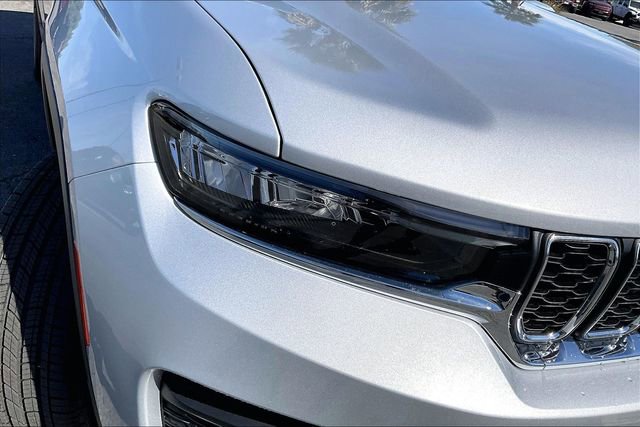 New 2026 Jeep Grand Cherokee Laredo image 11