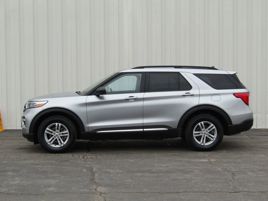 Used 2024 Ford Explorer XLT w/ Equipment Group 202A AWD/4WD image 16
