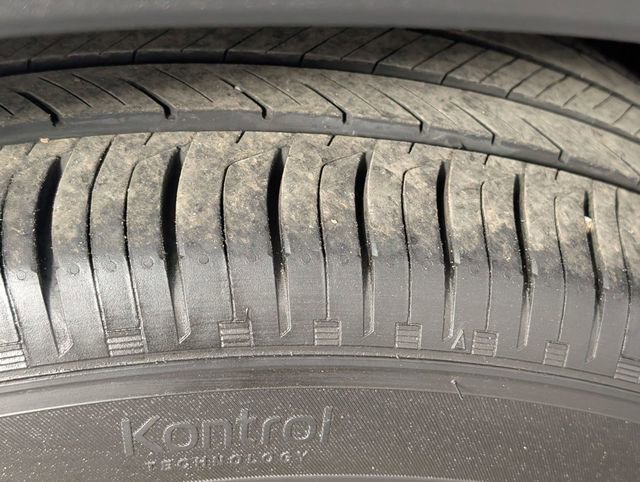 Used 2025 Ford Explorer Active image 9