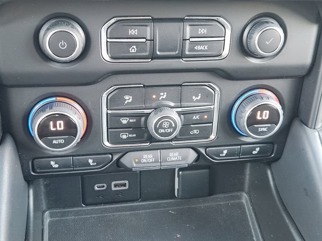Used 2022 Chevrolet Tahoe Z71 w/ Luxury Package AWD/4WD image 19