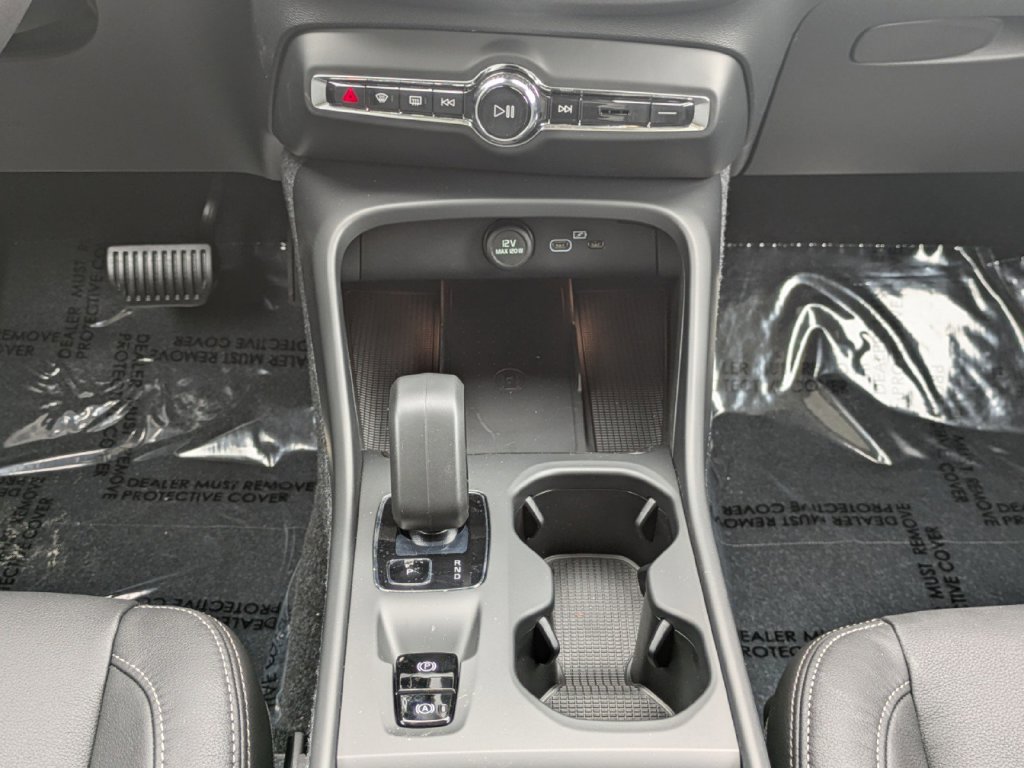 New 2025 Volvo XC40 B5 Core w/ Protection Package Premier AWD/4WD image 21