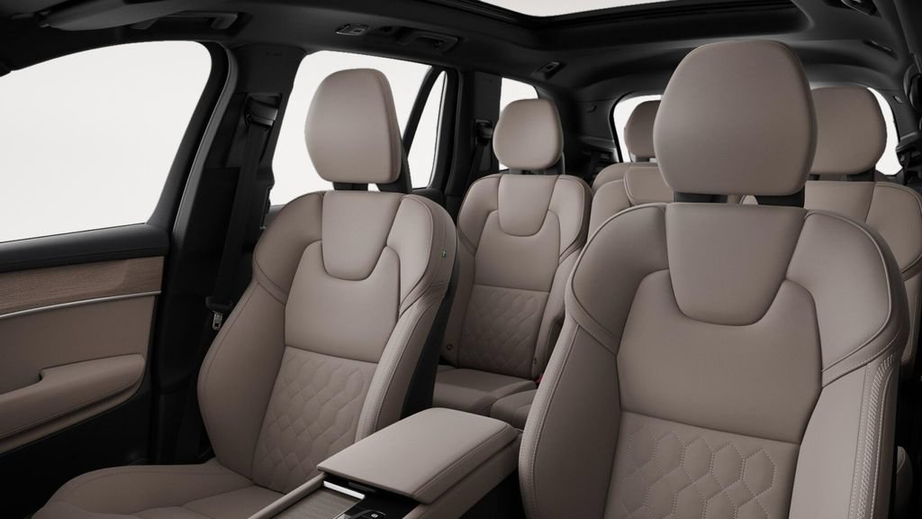 New 2027 Volvo XC60 B5 Core AWD/4WD image 7