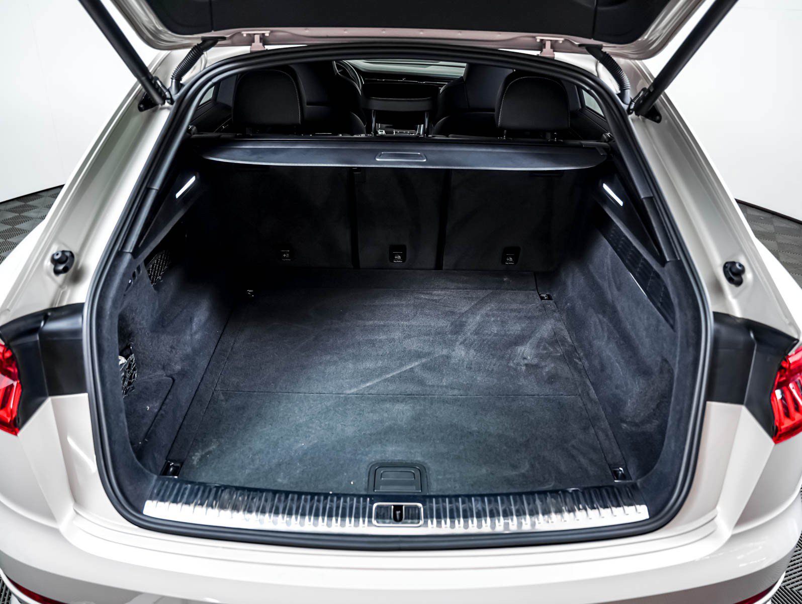 Used 2023 Audi SQ8 Premium Plus AWD/4WD image 8